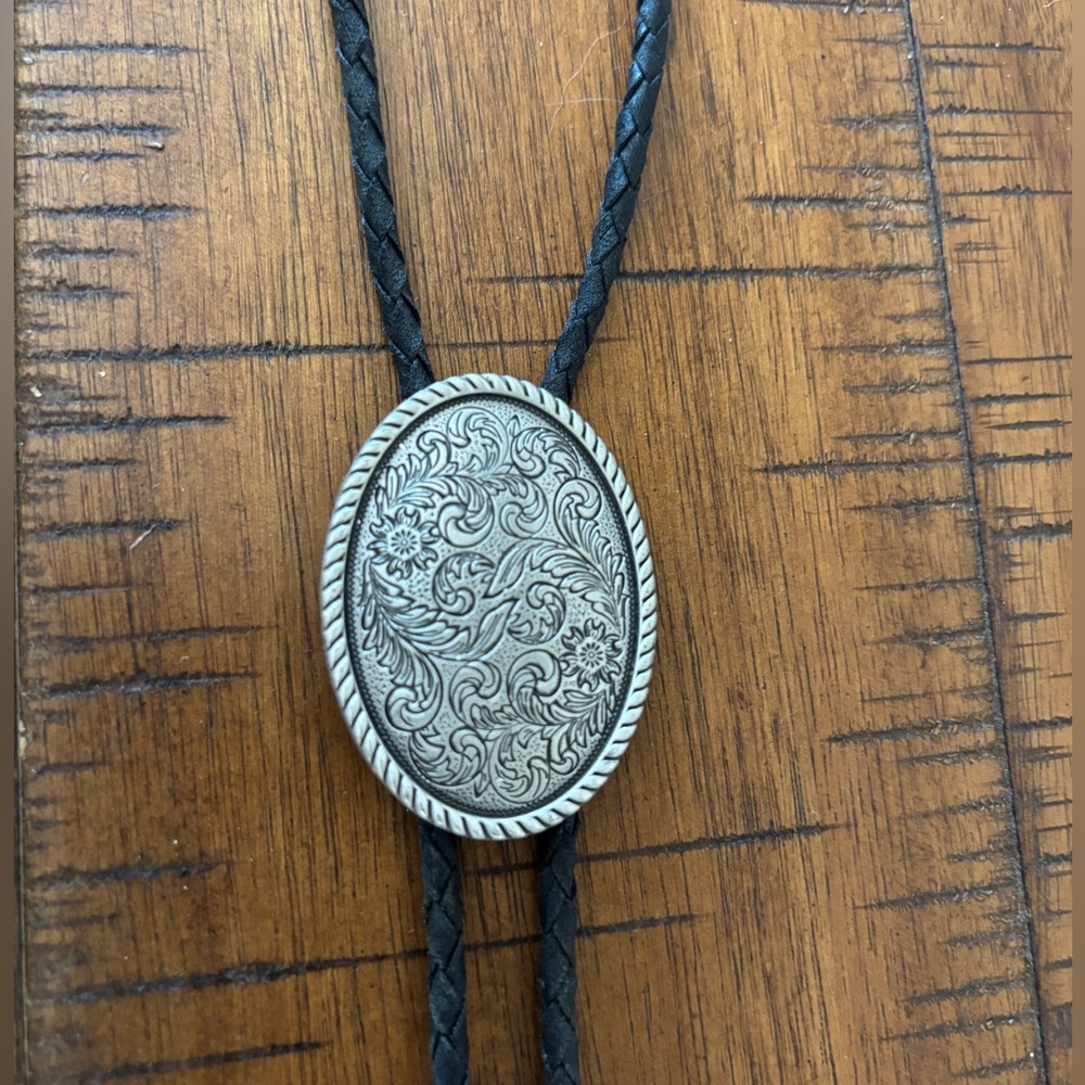 Bolo Tie Ladies Silver Oval leaves floral scrolls Black rope
